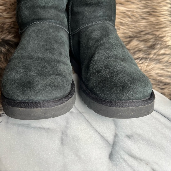 UGG Australia Classic Short Boot - Picture 8 of 14